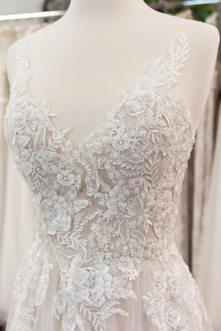 Chic V-neck Appliques Tulle A-line Wedding Dress