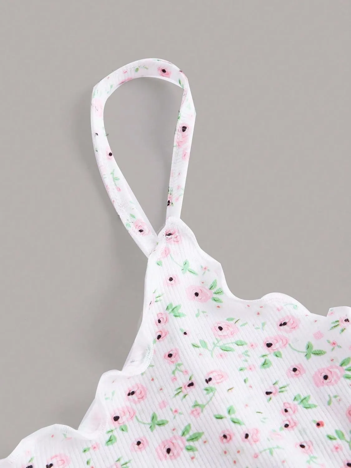 OYOANGLE Women's Floral Print Cami Top Spaghetti Strap Lettuce Trim Cute Fitted Crop Camisole