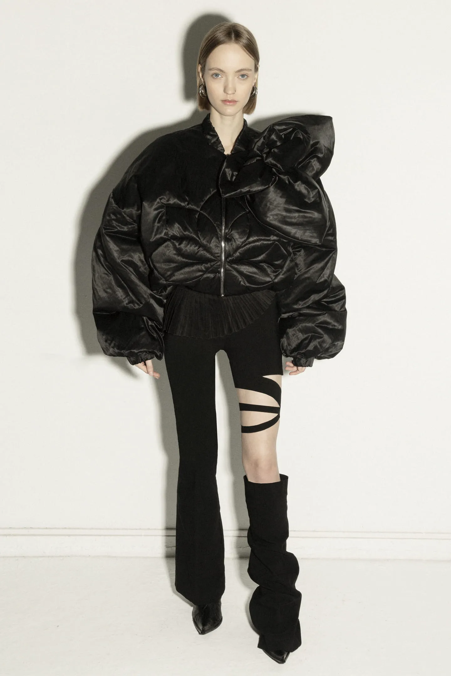 Short insulated bomber jacket with a 3d flower