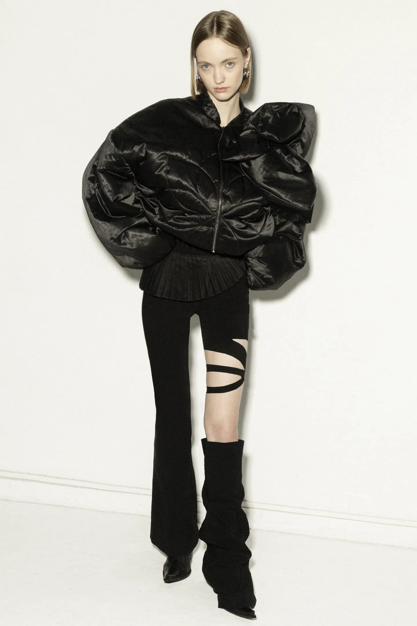 Short insulated bomber jacket with a 3d flower