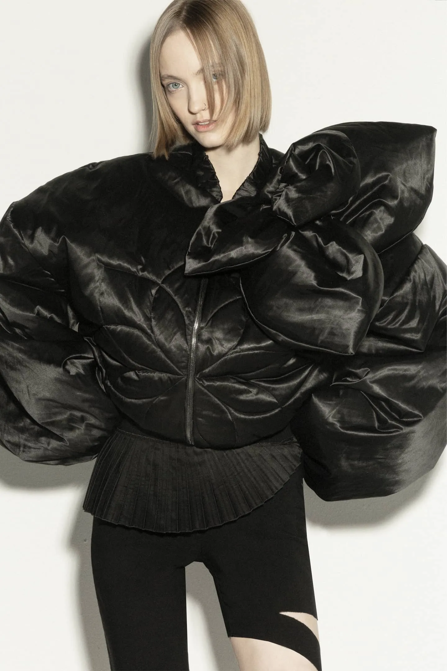 Short insulated bomber jacket with a 3d flower